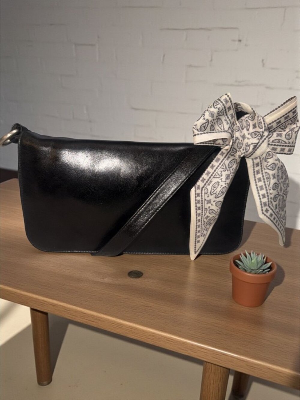 VTG HOBO Int Convertible Shoulder Bag Black Leather Flap Demi Bag Organizer Y2K - Picture 3 of 14